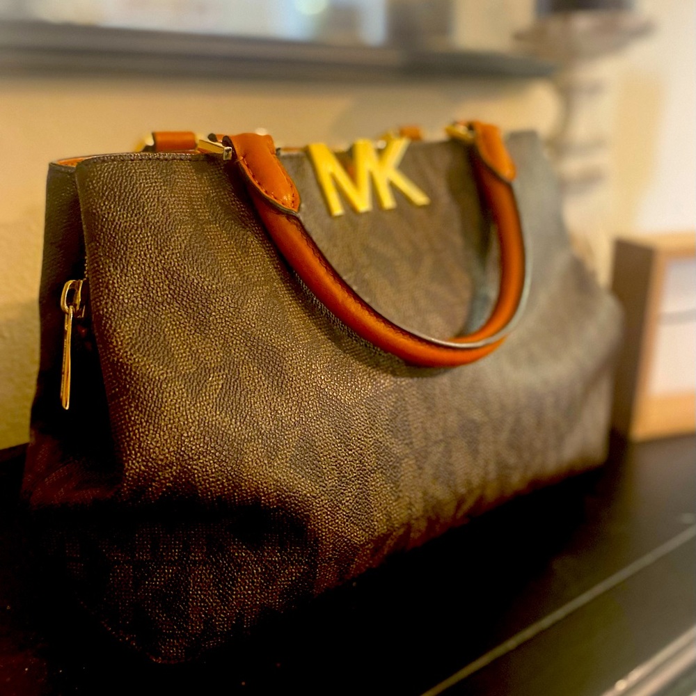 Michael Kors Signature Medium Tote